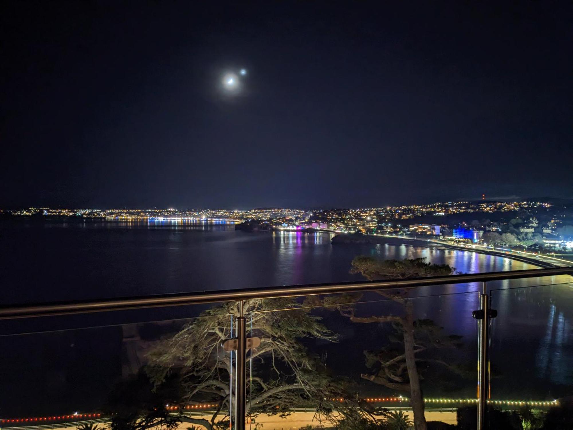 Апартаменты Panoramic Sea Views, Sleeps 4, Торки Экстерьер фото